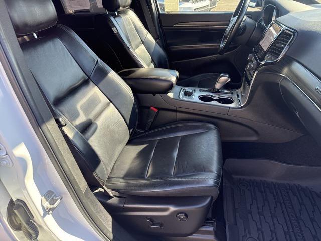 Photo of 2021 Bright White Clearcoat Jeep Grand Cherokee