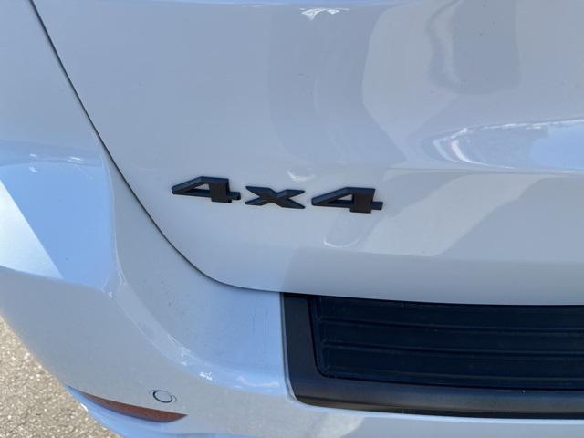 Photo of 2021 Bright White Clearcoat Jeep Grand Cherokee
