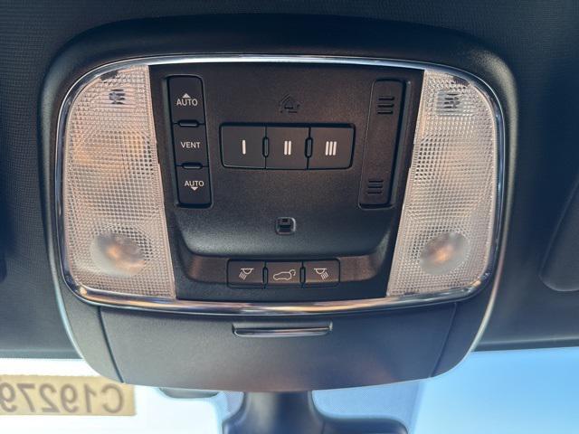 Photo of 2021 Bright White Clearcoat Jeep Grand Cherokee