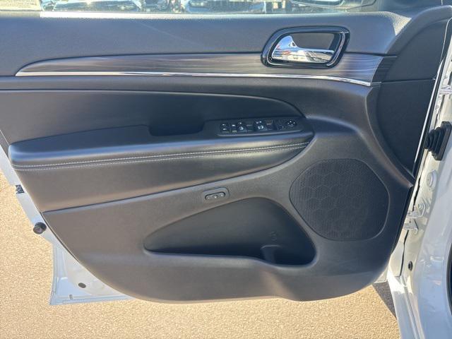 Photo of 2021 Bright White Clearcoat Jeep Grand Cherokee