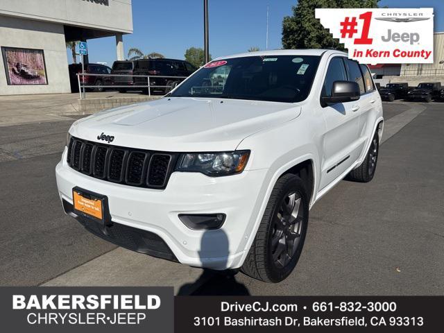 Photo of 2021 Bright White Clearcoat Jeep Grand Cherokee