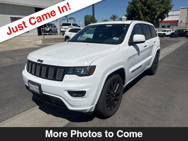 Photo of 2021 Bright White Clearcoat Jeep Grand Cherokee