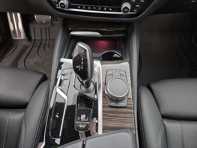 Photo of 2022 Gray BMW 530