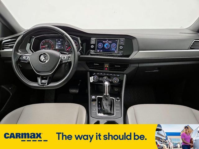 Photo of 2019 White Volkswagen Jetta