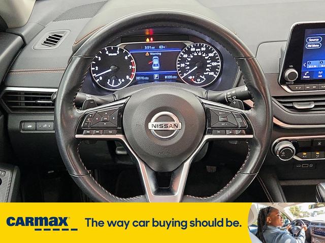 Photo of 2021 Gray Nissan Altima