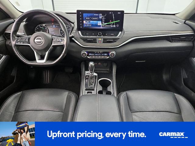 Photo of 2023 Silver Nissan Altima