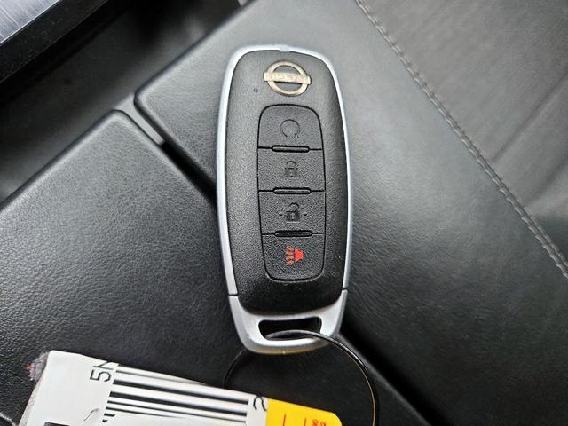 Photo of 2023 Silver Nissan Rogue