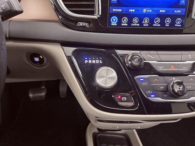 Photo of 2017 Blue Chrysler Pacifica
