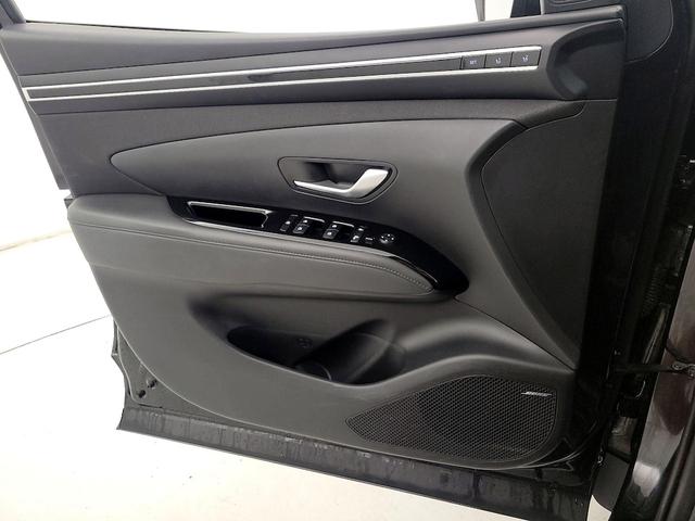 Photo of 2022 Black Hyundai TUCSON
