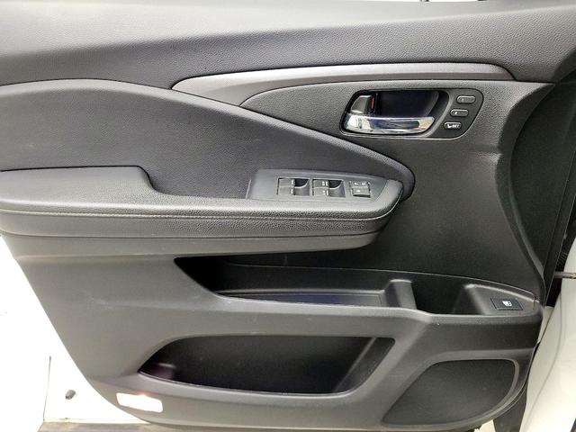 Photo of 2022 White Honda Ridgeline