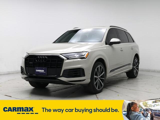 Photo of 2021 Gray Audi Q7