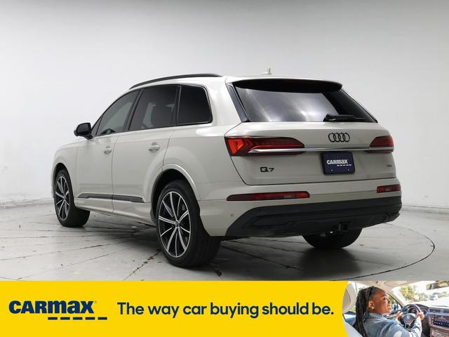 Photo of 2021 Gray Audi Q7