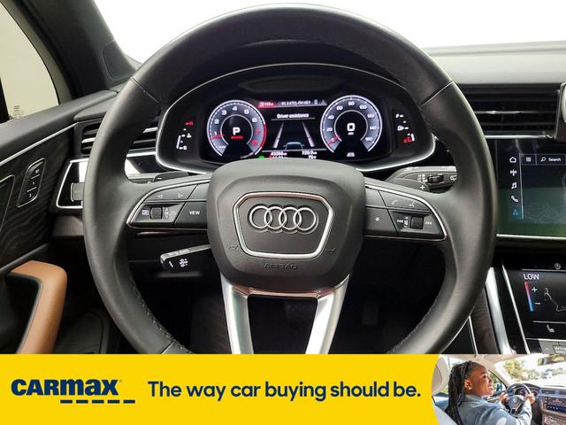 Photo of 2021 Gray Audi Q7