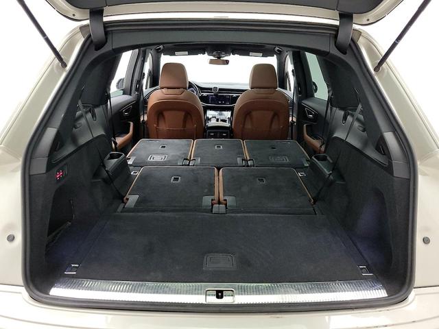 Photo of 2021 Gray Audi Q7