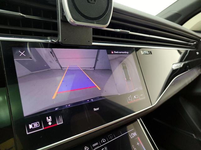 Photo of 2021 Gray Audi Q7