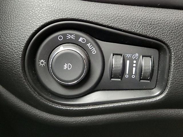 Photo of 2018 Black Jeep Renegade