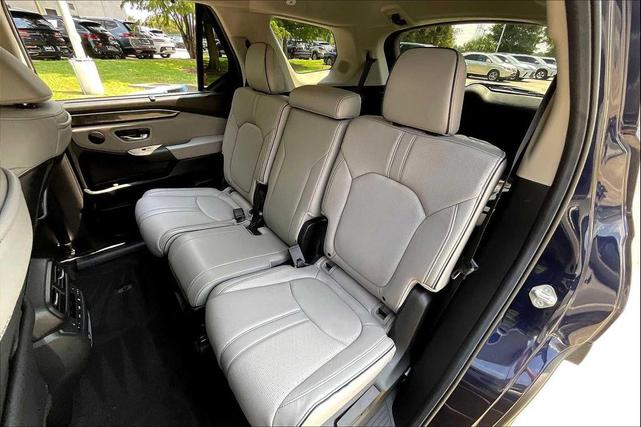Photo of 2025 Obsidian Blue Pearl Honda Pilot