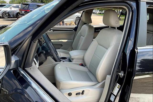 Photo of 2021 Deep Black Pearl Volkswagen Atlas