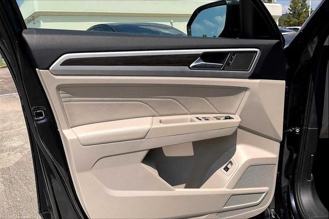 Photo of 2021 Deep Black Pearl Volkswagen Atlas