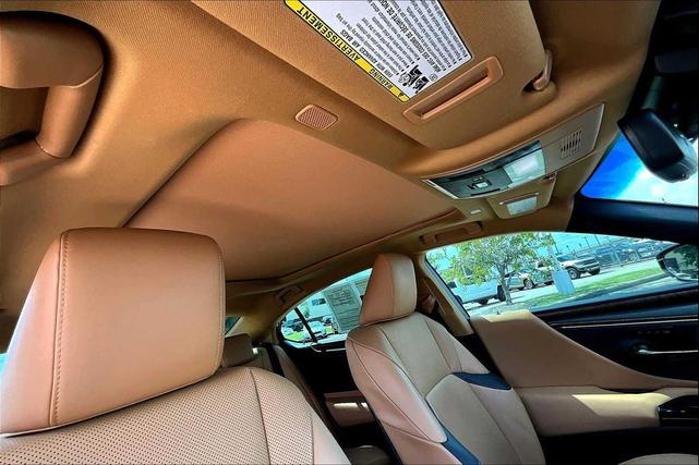 Photo of 2022 Cloudburst Gray Lexus ES 350