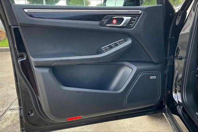 Photo of 2021 Jet Black Metallic Porsche Macan