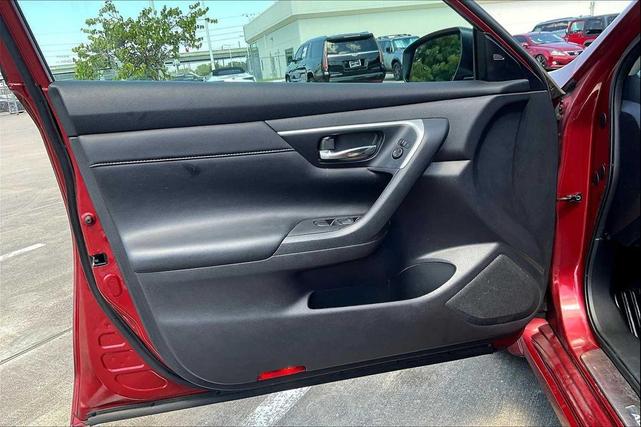 Photo of 2017 Cayenne Red Nissan Altima