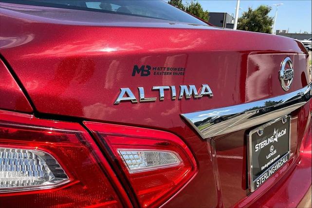 Photo of 2017 Cayenne Red Nissan Altima
