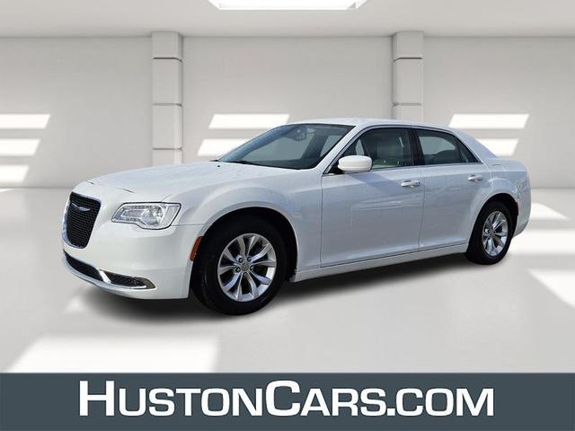 Photo of 2021 White Chrysler 300