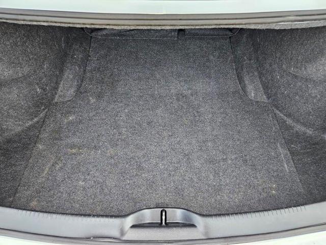 Photo of 2021 White Chrysler 300