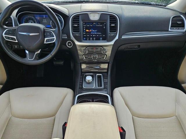 Photo of 2021 White Chrysler 300