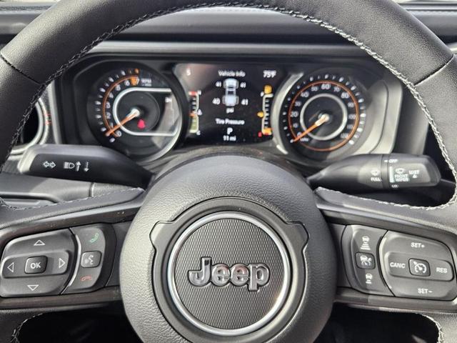 Photo of 2025 Gray Jeep Gladiator