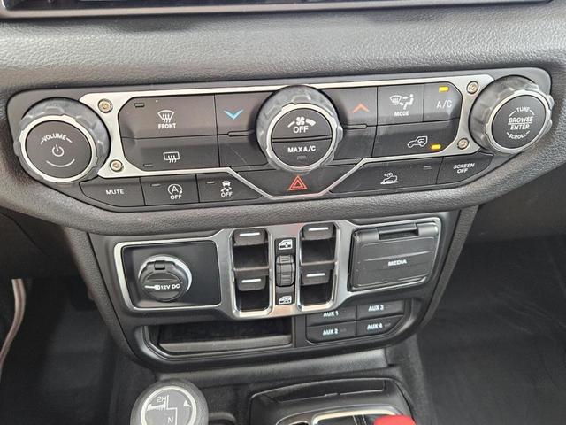 Photo of 2025 Orange Jeep Gladiator