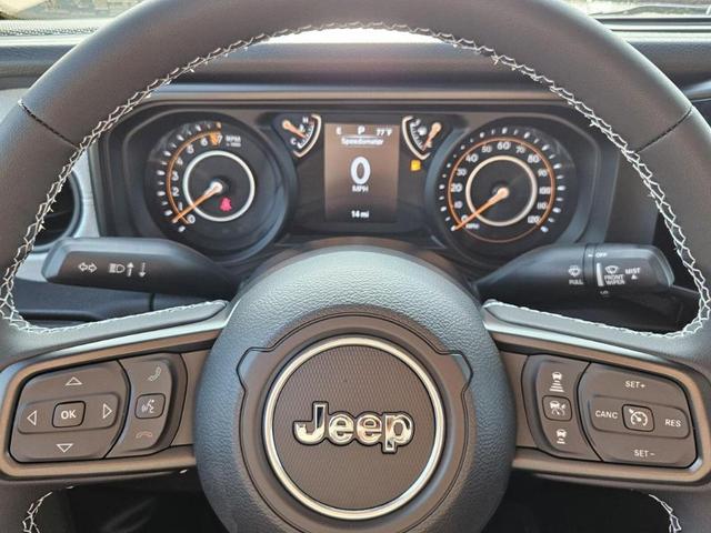Photo of 2025 Green Jeep Gladiator
