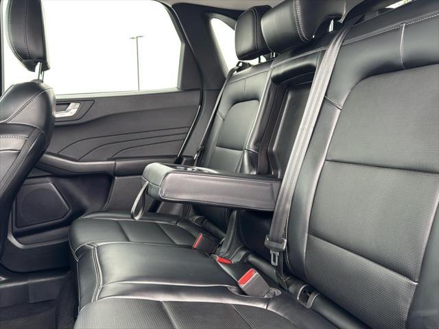 Photo of 2024 Iconic Silver Metallic Ford Escape