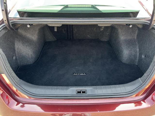 Photo of 2023 Red/Red Nissan Altima