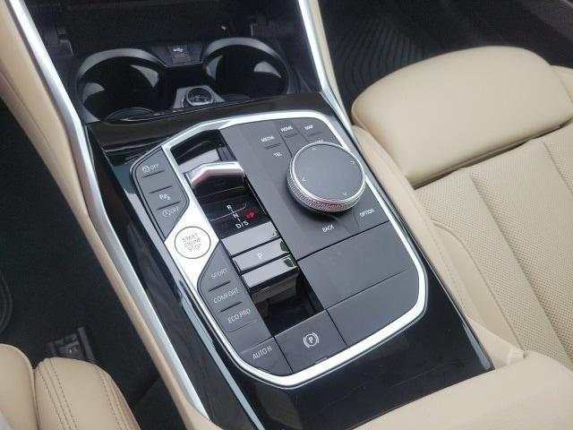 Photo of 2023 White Metallic BMW 330