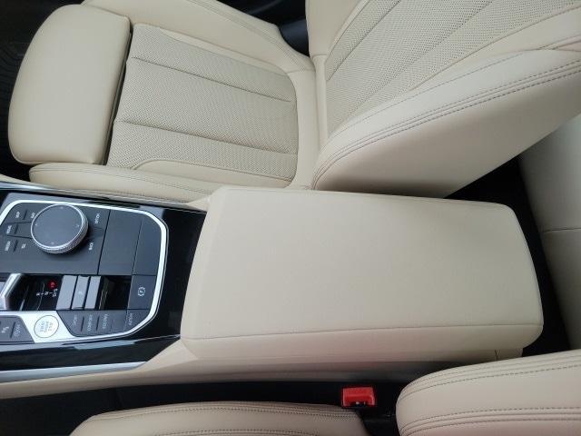 Photo of 2023 White Metallic BMW 330