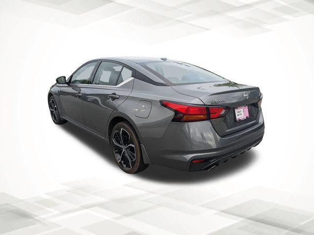 Photo of 2024 Gun Metallic Nissan Altima