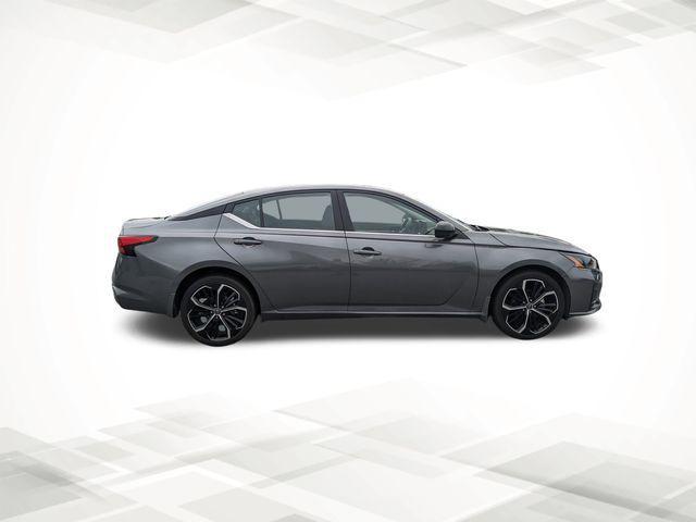 Photo of 2024 Gun Metallic Nissan Altima