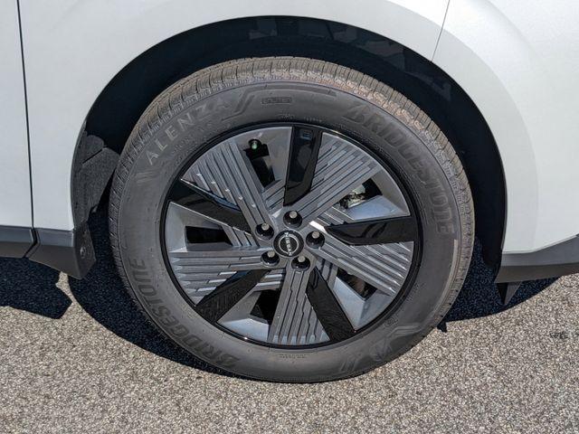 Photo of 2025 White / Black Nissan Murano
