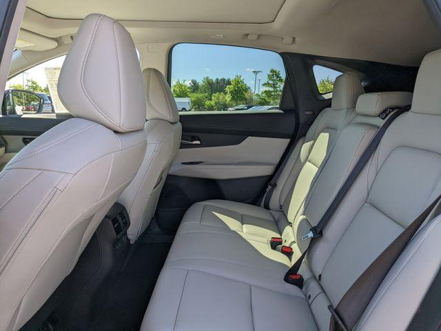 Photo of 2025 White / Black Nissan Murano