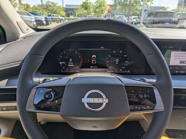 Photo of 2025 White / Black Nissan Murano