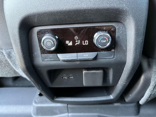 Photo of 2024 Iridescent Pearl Tricoat Chevrolet Traverse