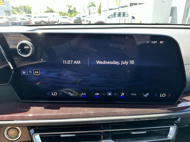 Photo of 2024 Iridescent Pearl Tricoat Chevrolet Traverse