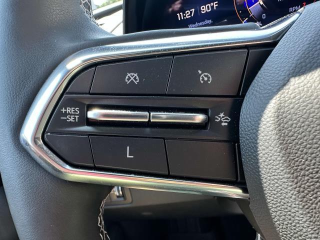 Photo of 2024 Iridescent Pearl Tricoat Chevrolet Traverse