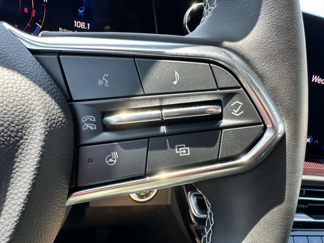 Photo of 2024 Iridescent Pearl Tricoat Chevrolet Traverse