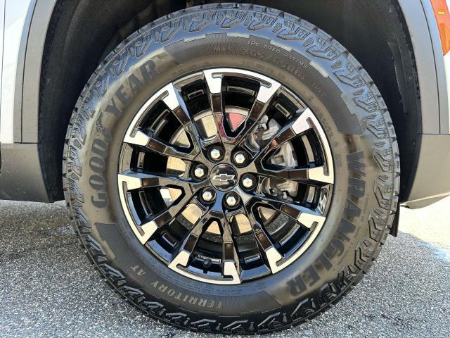 Photo of 2024 Iridescent Pearl Tricoat Chevrolet Traverse