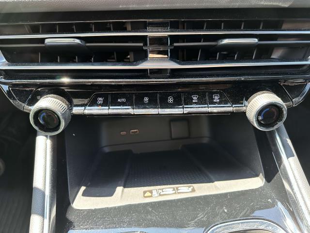 Photo of 2024 Iridescent Pearl Tricoat Chevrolet Traverse