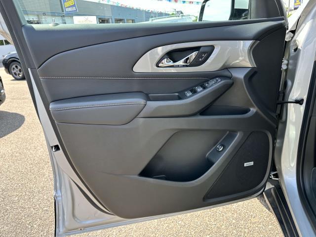 Photo of 2020 Silver Ice Metallic Chevrolet Traverse