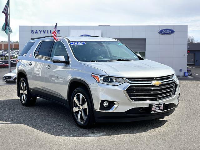 Photo of 2020 Silver Ice Metallic Chevrolet Traverse